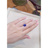 4.03 Ct. Blue Sapphire from Ceylon (Sri Lanka) Life Style