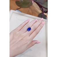 7.53 Ct. Blue Sapphire from Ceylon (Sri Lanka) Life Style