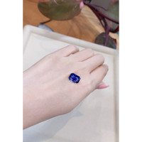 7.53 Ct. Blue Sapphire from Ceylon (Sri Lanka) Life Style