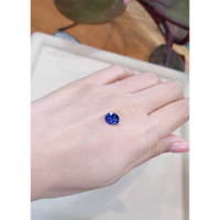 2.56 Ct. Blue Sapphire from Ceylon (Sri Lanka) Life Style