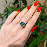 3.57 Ct. Bi Color Sapphire from Ceylon (Sri Lanka) Life Style