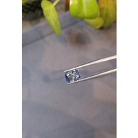 3.07 Ct. Bi Color Sapphire from Ceylon (Sri Lanka) Life Style