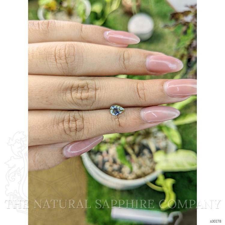 1.00 Ct. Bi Color Sapphire from Ceylon (Sri Lanka)