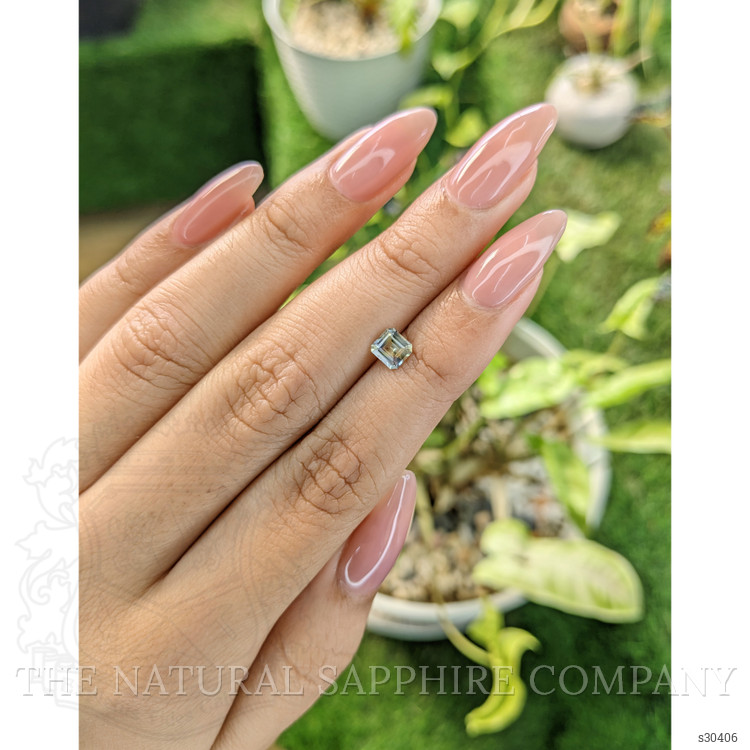 0.65 Ct. Bi Color Sapphire from Ceylon (Sri Lanka)