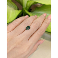 2.13 Ct. Bi Color Sapphire from Ceylon (Sri Lanka) Life Style
