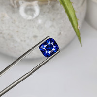 4.65 Ct. Blue Sapphire from Ceylon (Sri Lanka) Life Style