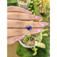 4.65 Ct. Blue Sapphire from Ceylon (Sri Lanka) Life Style