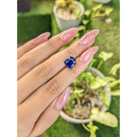 4.65 Ct. Blue Sapphire from Ceylon (Sri Lanka) Life Style