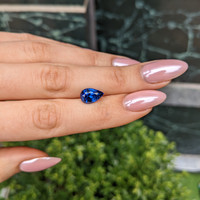 4.40 Ct. Blue Sapphire from Ceylon (Sri Lanka) Life Style