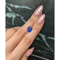 4.50 Ct. Blue Sapphire from Ceylon (Sri Lanka) Life Style