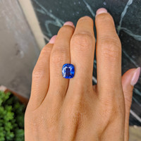 4.50 Ct. Blue Sapphire from Ceylon (Sri Lanka) Life Style