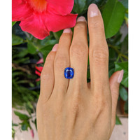 4.50 Ct. Blue Sapphire from Ceylon (Sri Lanka) Life Style