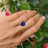 4.36 Ct. Blue Sapphire from Ceylon (Sri Lanka) Life Style