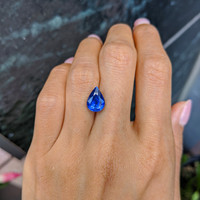 4.22 Ct. Blue Sapphire from Ceylon (Sri Lanka) Life Style