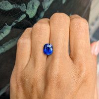 4.28 Ct. Blue Sapphire from Ceylon (Sri Lanka) Life Style