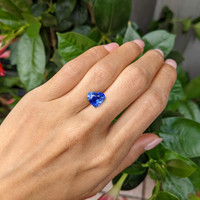 4.02 Ct. Blue Sapphire from Ceylon (Sri Lanka) Life Style