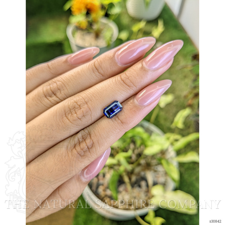 1.90 Ct. Bi Color Sapphire from Ceylon (Sri Lanka)