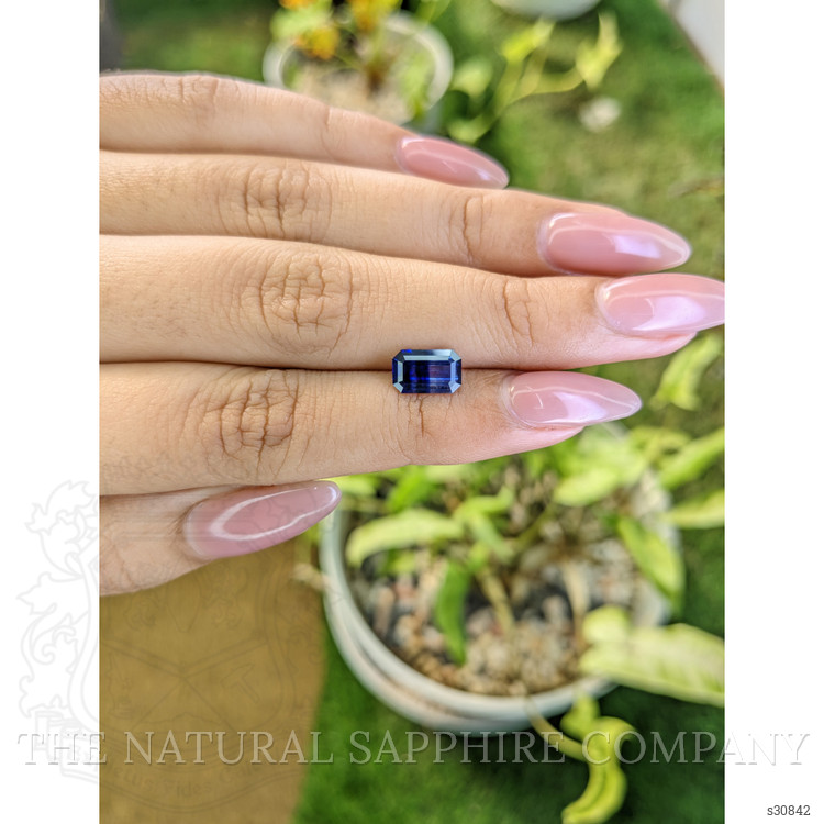 1.90 Ct. Bi Color Sapphire from Ceylon (Sri Lanka)