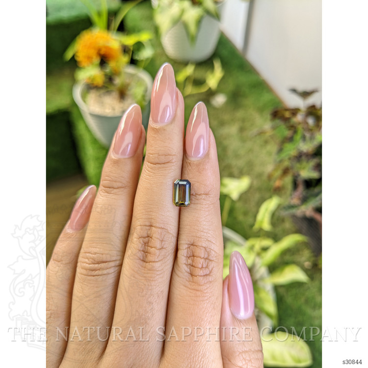 2.04 Ct. Bi Color Sapphire from Ceylon (Sri Lanka)