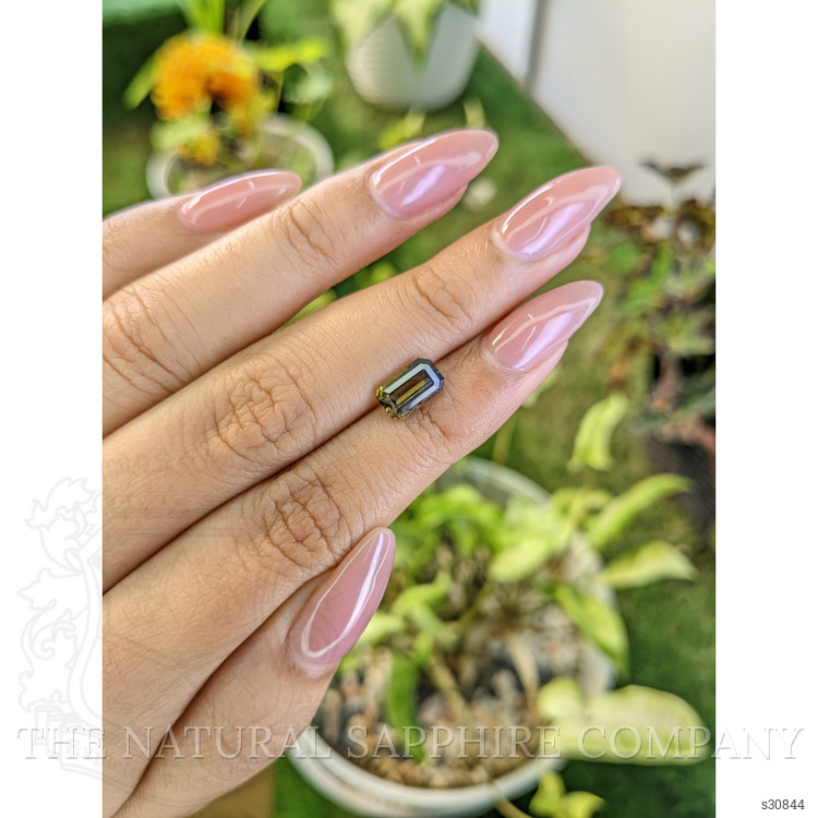 2.04 Ct. Bi Color Sapphire from Ceylon (Sri Lanka)