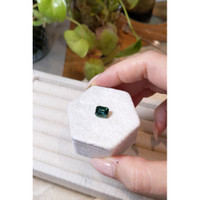 2.74 Ct. Color Change Sapphire from Ceylon (Sri Lanka) Life Style