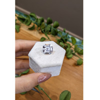 15.05 Ct. White Sapphire from Ceylon (Sri Lanka) Life Style