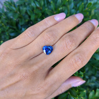 4.06 Ct. Blue Sapphire from Ceylon (Sri Lanka) Life Style