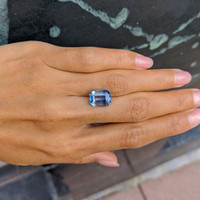 7.05 Ct. Bi Color Sapphire from Ceylon (Sri Lanka) Life Style