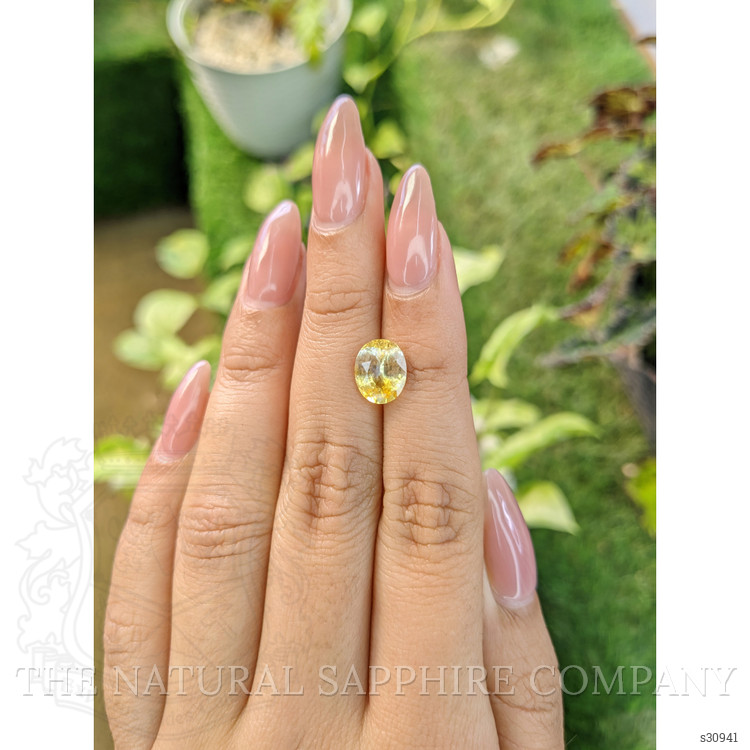 3.01 Ct. Yellow Sapphire from Ceylon (Sri Lanka)