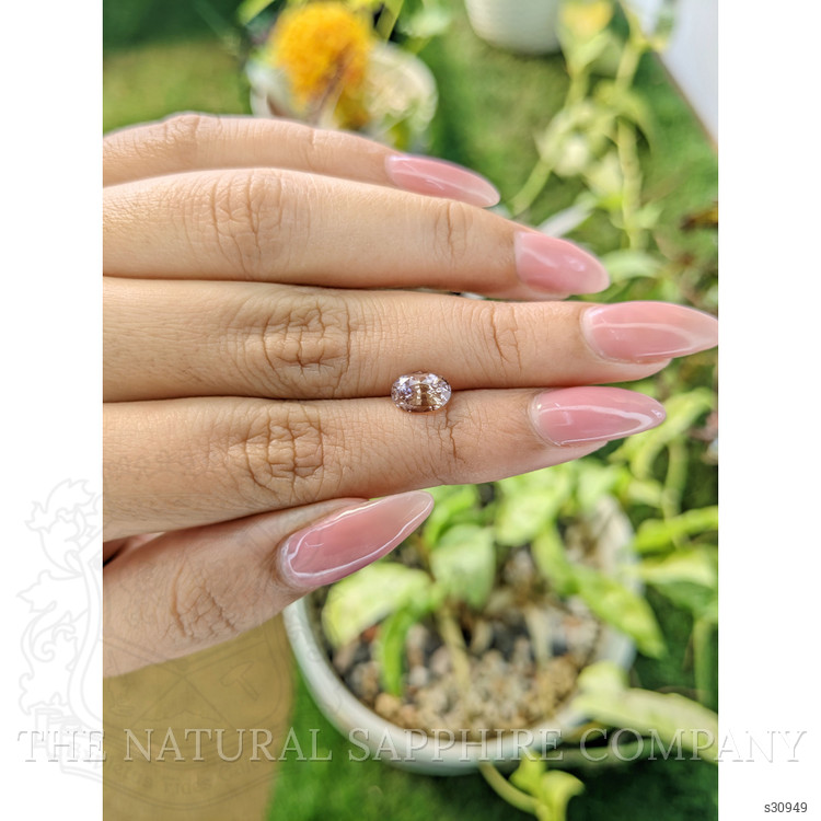 1.66 Ct. Padparadscha Sapphire from Ceylon (Sri Lanka)