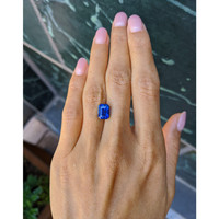 4.58 Ct. Blue Sapphire from Ceylon (Sri Lanka) Life Style