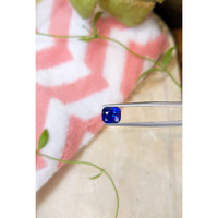 3.01 Ct. Blue Sapphire from Ceylon (Sri Lanka) Life Style