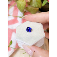 3.01 Ct. Blue Sapphire from Ceylon (Sri Lanka) Life Style