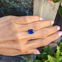 4.33 Ct. Blue Sapphire from Ceylon (Sri Lanka) Life Style