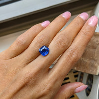 4.04 Ct. Blue Sapphire from Ceylon (Sri Lanka) Life Style