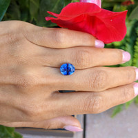 4.56 Ct. Blue Sapphire from Ceylon (Sri Lanka) Life Style