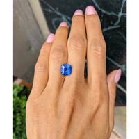 4.62 Ct. Blue Sapphire from Ceylon (Sri Lanka) Life Style