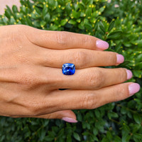 3.96 Ct. Blue Sapphire from Ceylon (Sri Lanka) Life Style