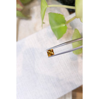 1.00 Ct. Yellowish Orange Sapphire from Ceylon (Sri Lanka) Life Style