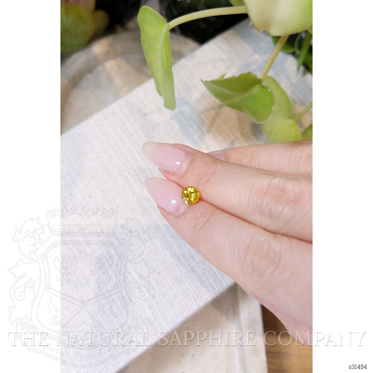 1.01 Ct. Yellow Sapphire from Ceylon (Sri Lanka)