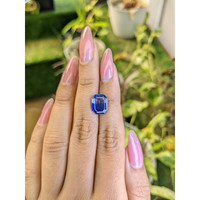 5.17 Ct. Bi Color Sapphire from Ceylon (Sri Lanka) Life Style