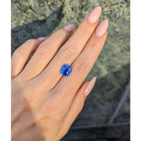 3.15 Ct. Blue Sapphire from Ceylon (Sri Lanka) Life Style
