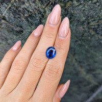 4.05 Ct. Blue Sapphire from Ceylon (Sri Lanka) Life Style