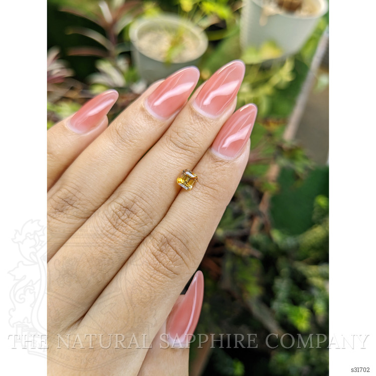 1.05 Ct. Yellowish Orange Sapphire from Ceylon (Sri Lanka)