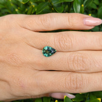 3.00 Ct. Yellowish Green Sapphire from Ceylon (Sri Lanka) Life Style