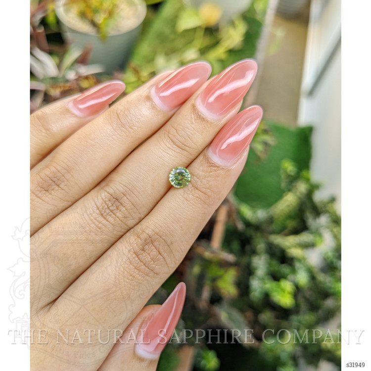 1.04 Ct. Yellowish Green Sapphire from Ceylon (Sri Lanka)