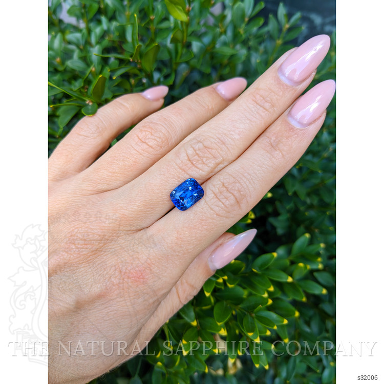 4.05 Ct. Blue Sapphire from Ceylon (Sri Lanka)