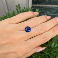 3.16 Ct. Blue Sapphire from Ceylon (Sri Lanka) Life Style