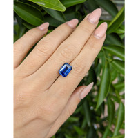 4.03 Ct. Blue Sapphire from Ceylon (Sri Lanka) Life Style