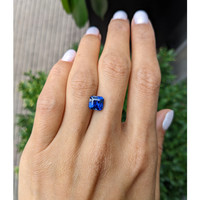 2.50 Ct. Blue Sapphire from Ceylon (Sri Lanka) Life Style